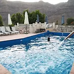 Tomas Y Puri Fátaga