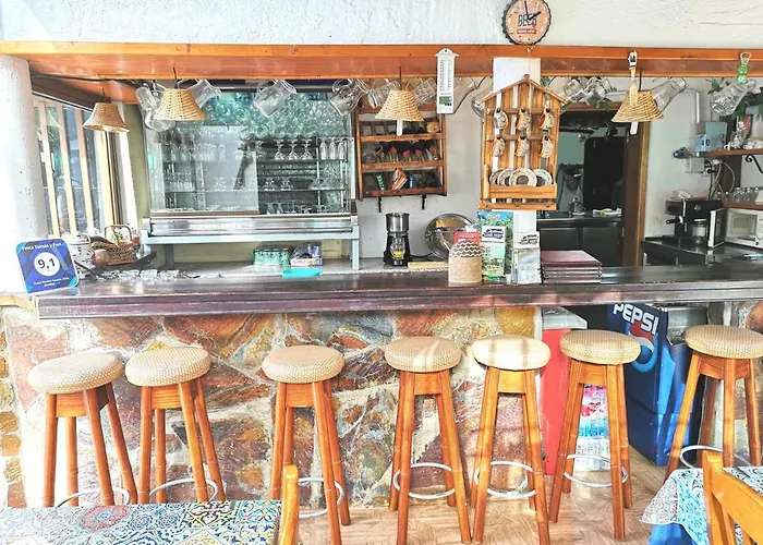 Tomas Y Puri Fátaga