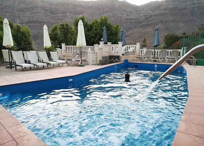 Tomas Y Puri Fátaga