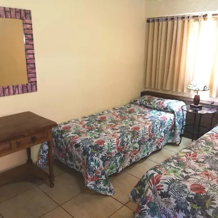 Tomas Y Puri Apartmán Fátaga