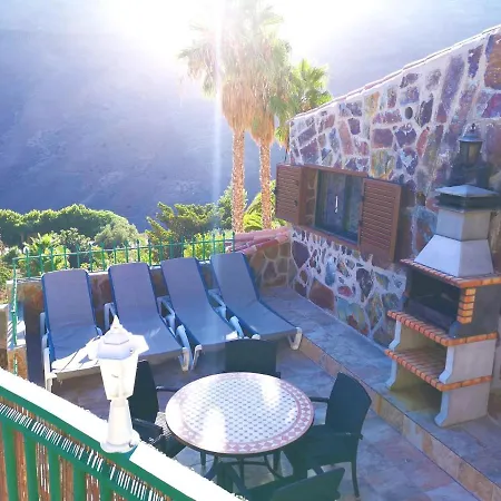 Tomas Y Puri Apartmán Fátaga
