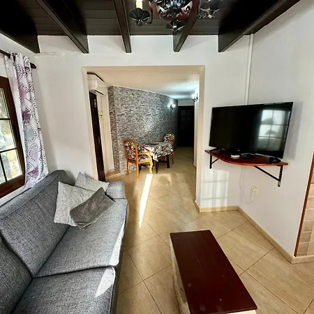 Tomas Y Puri Apartmán Fátaga