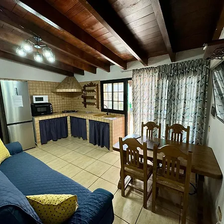 Tomas Y Puri Apartmán Fátaga