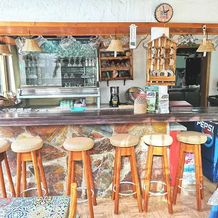 Tomas Y Puri Fátaga